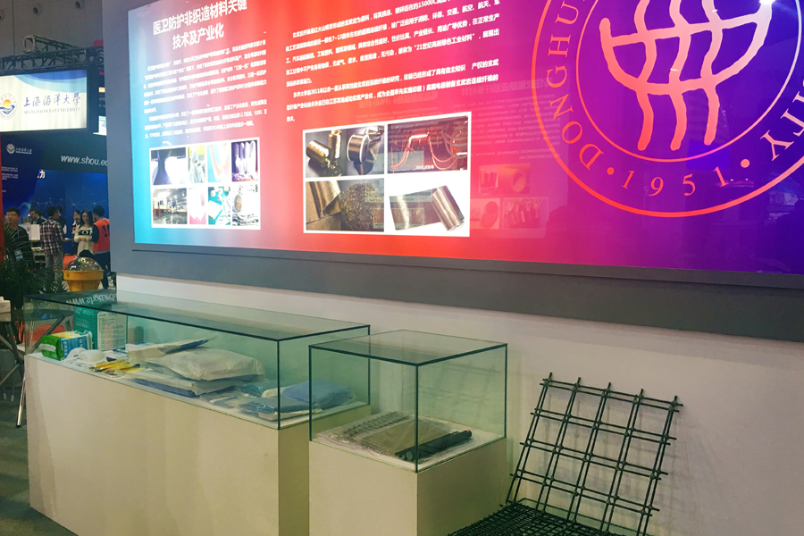 展柜中的最新研究成果。